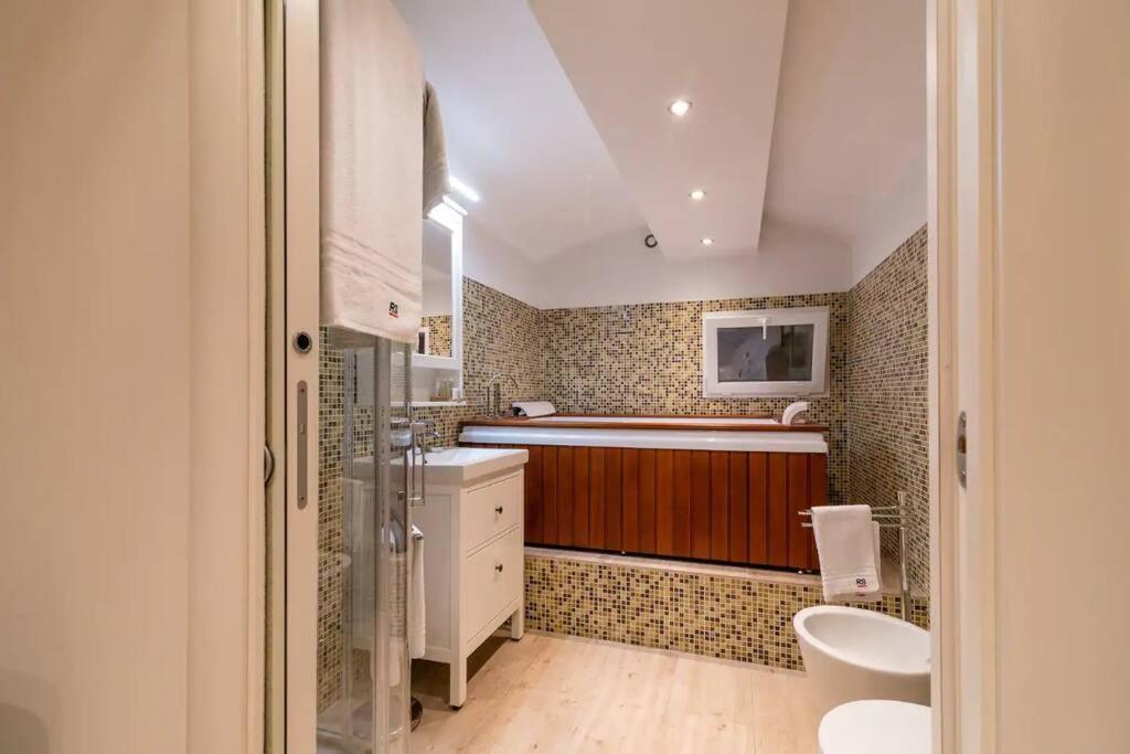 Moscova - Garibaldi Lusso, Sauna E Idromassaggio Мілан Екстер'єр фото