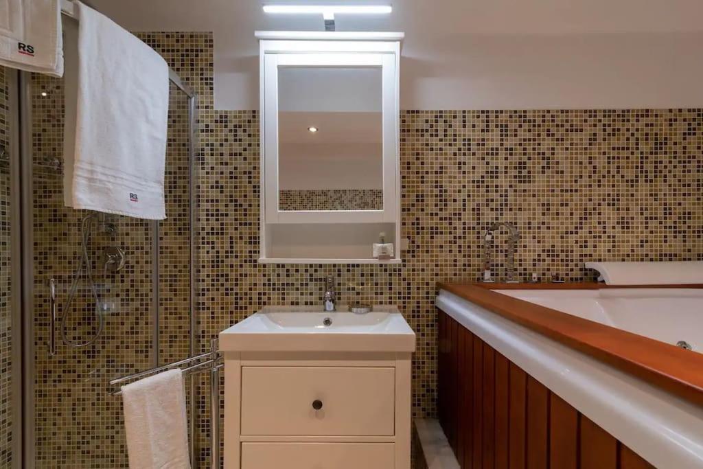 Moscova - Garibaldi Lusso, Sauna E Idromassaggio Мілан Екстер'єр фото